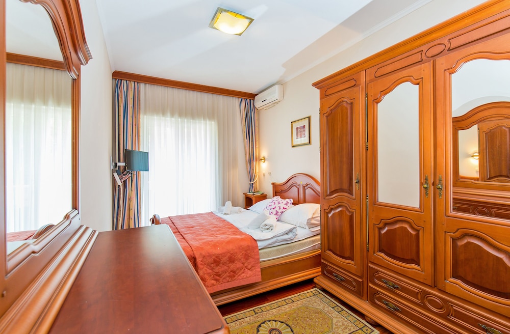 شقة ديلوكس بسريرين كوين بغرفتي نوم مع أريكة بمطبخ، Dubrovnik Hotel 6/10