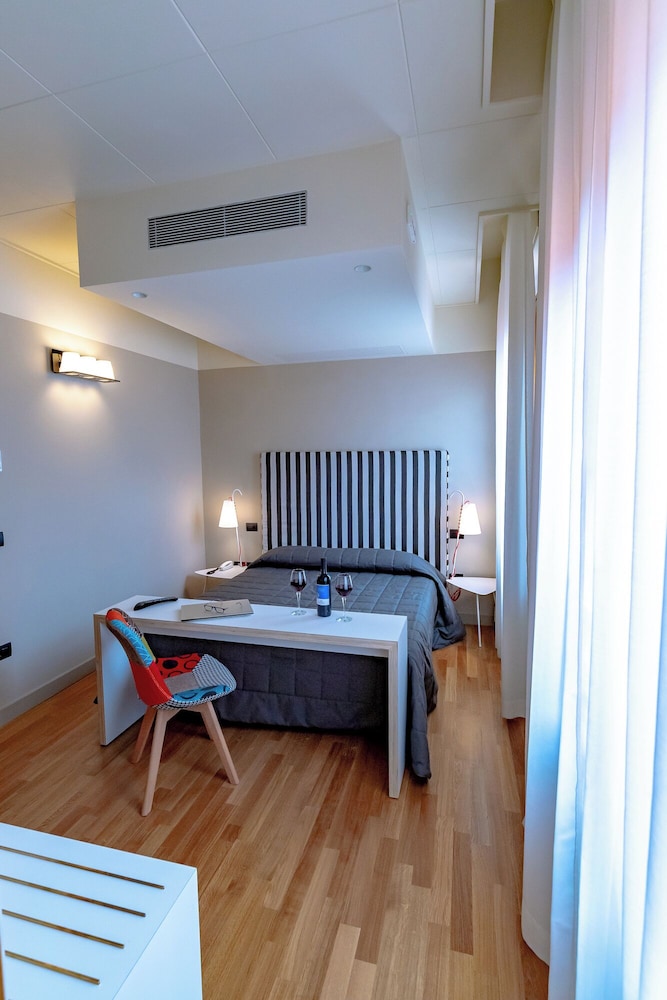 Hotel Moderno Assisi 26/50