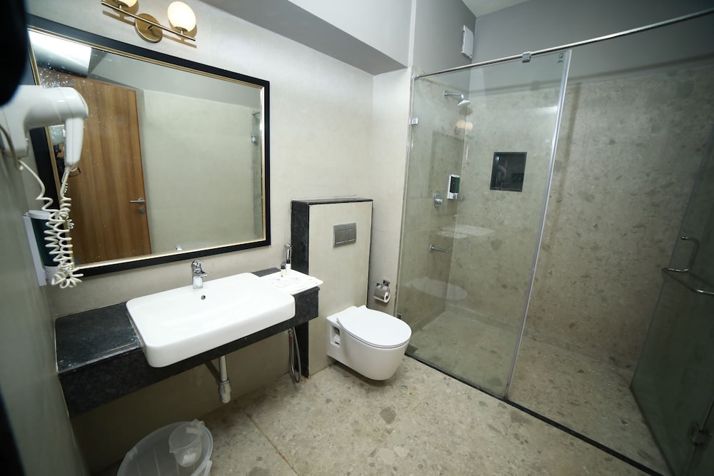 GRAND PALACE HOTEL AND SPA 49/50