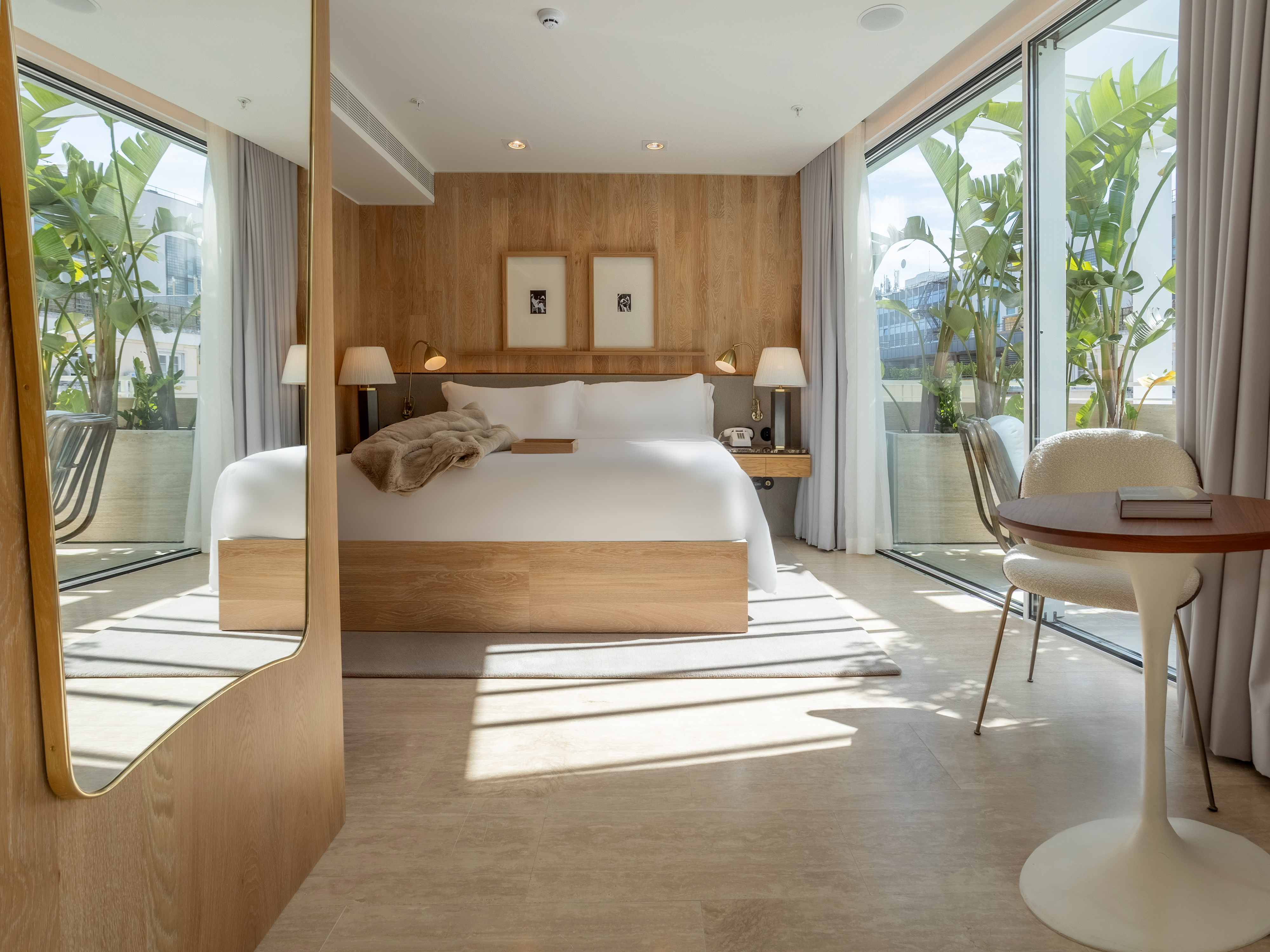 CONTEMPORARY, SUITE, BALCONY