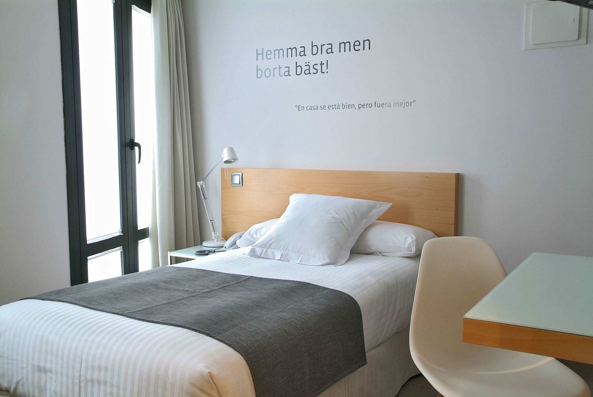 ROOM, SINGLE