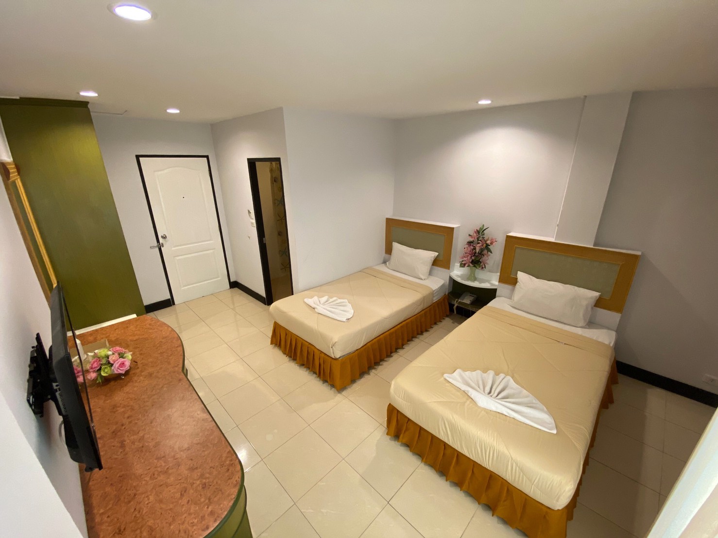 Deluxe, Twin Beds