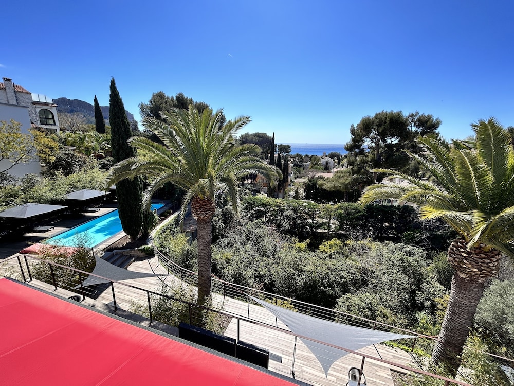 The Address Cassis 20/40
