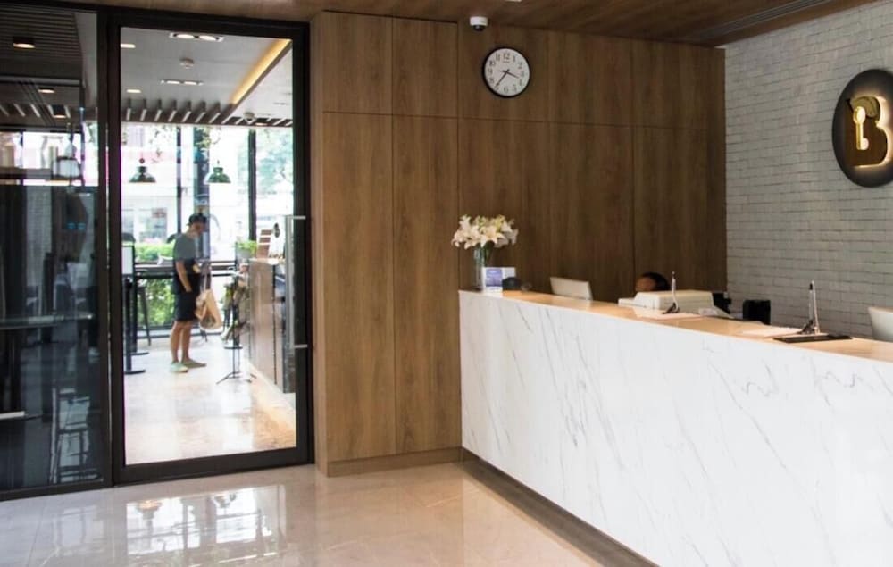 B Stay Hotel 4/40