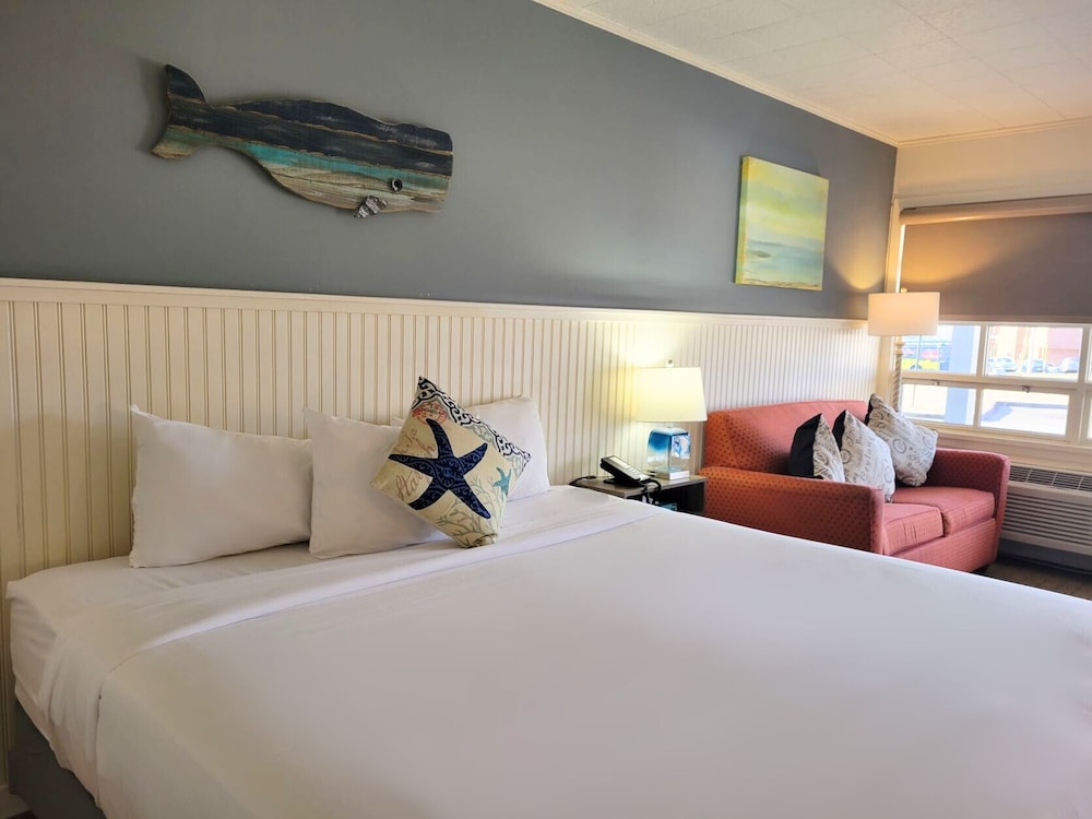 Classic, King Bed, Pool View