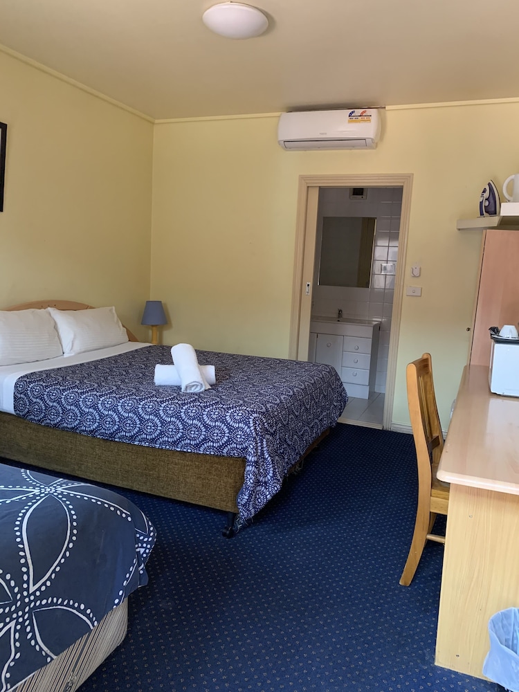 City East Motel 11/41