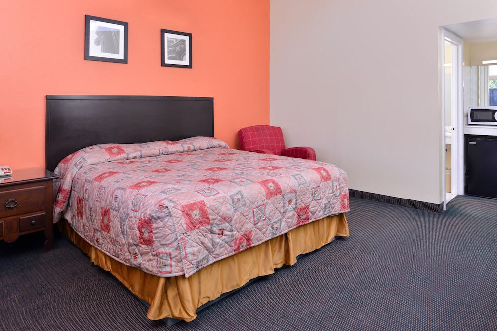 Scottish Inns & Suites 28/46