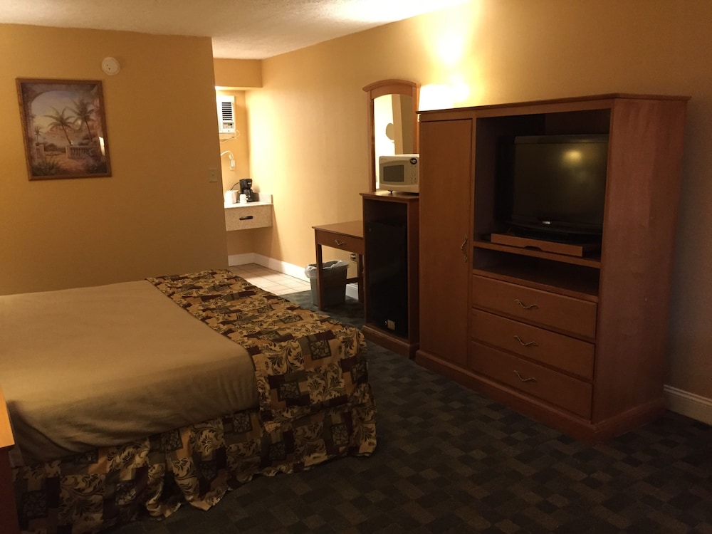 Wildwood Inn Tropical Dome & Theme Suites 17/74