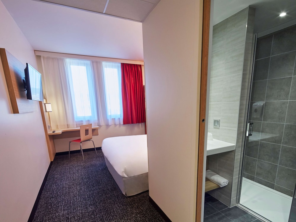 Kyriad ECO - Clermont Ferrand Estaing 42/42