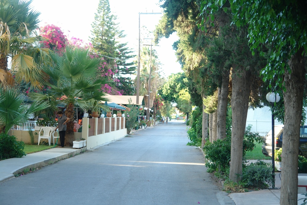 Trefon Hotel Apartments and Family Suites 66/73