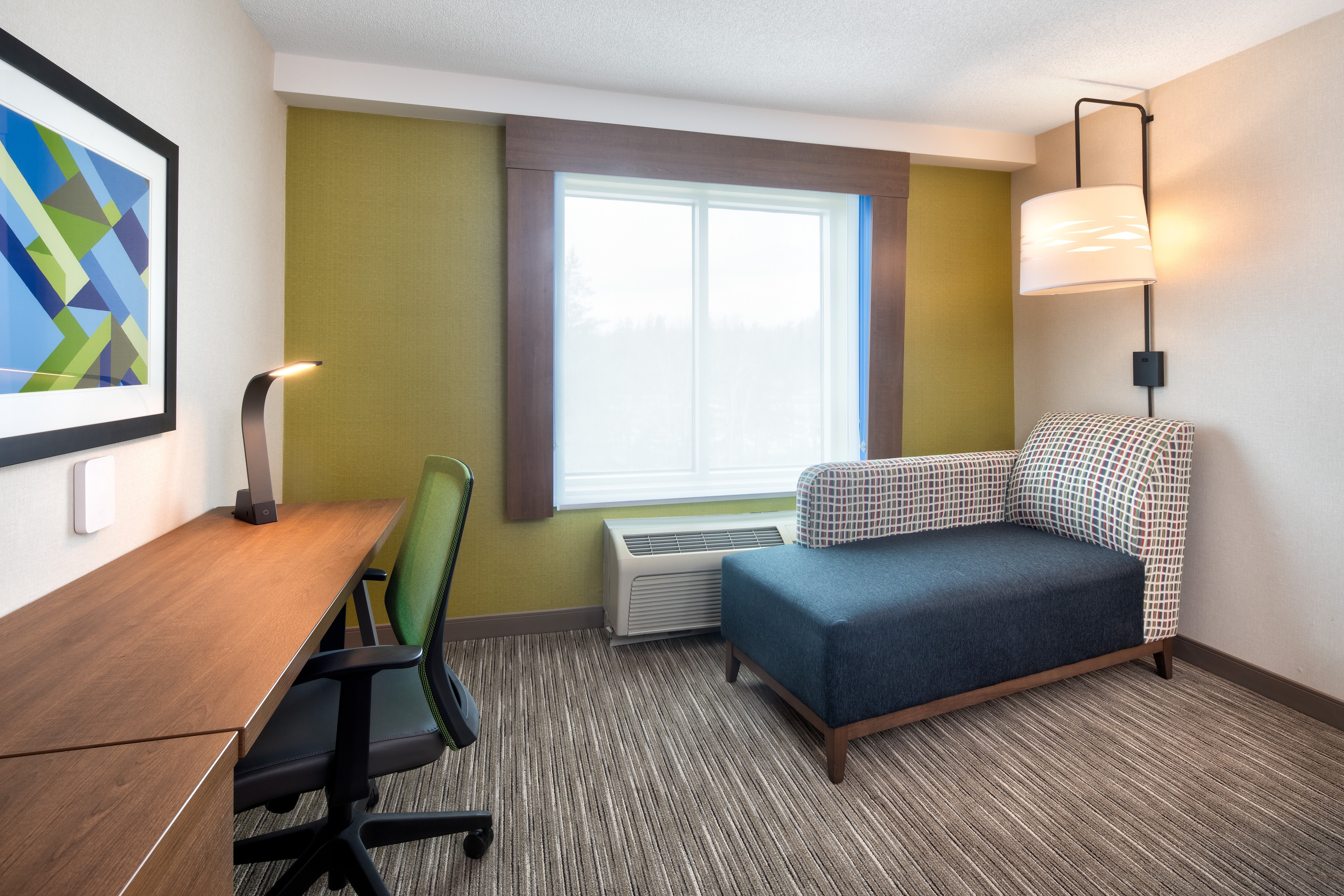 Holiday Inn Express Halifax Airport 45/65