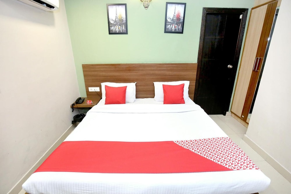 Oyo Rooms Ludhiana Railway Station Clock Tower 11/50