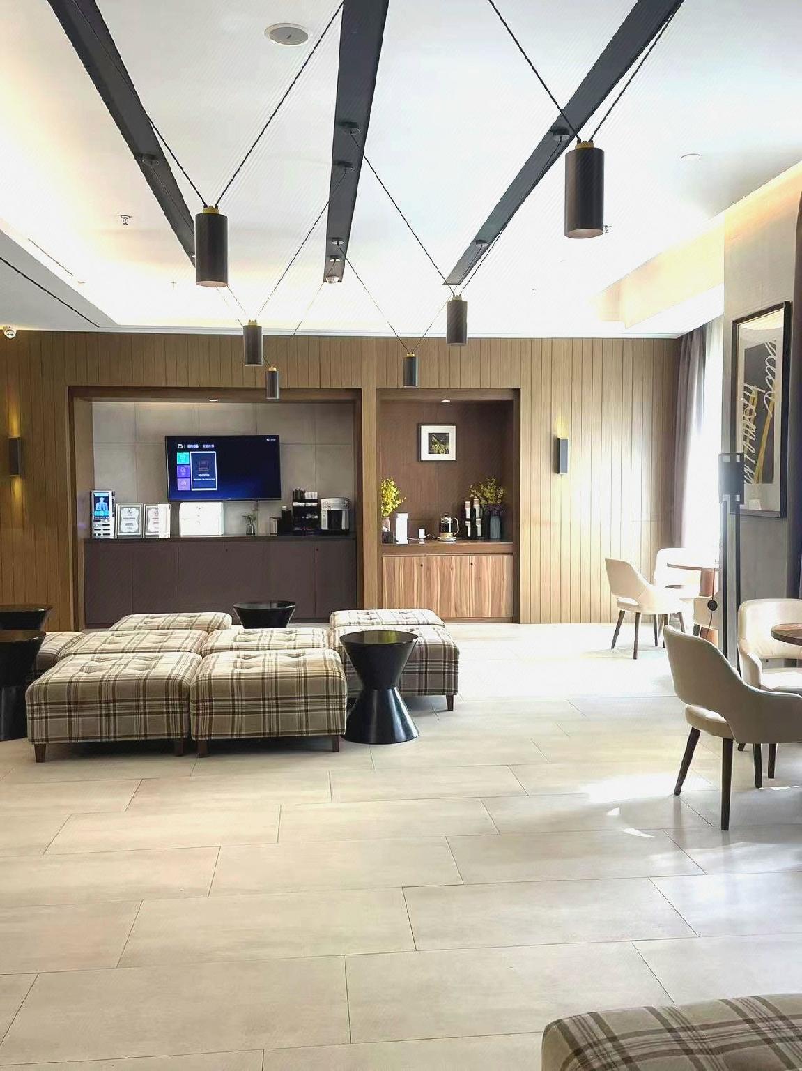 Home Inn Plus (Chongqing Jiefangbei Pedestrian Street) 21/42