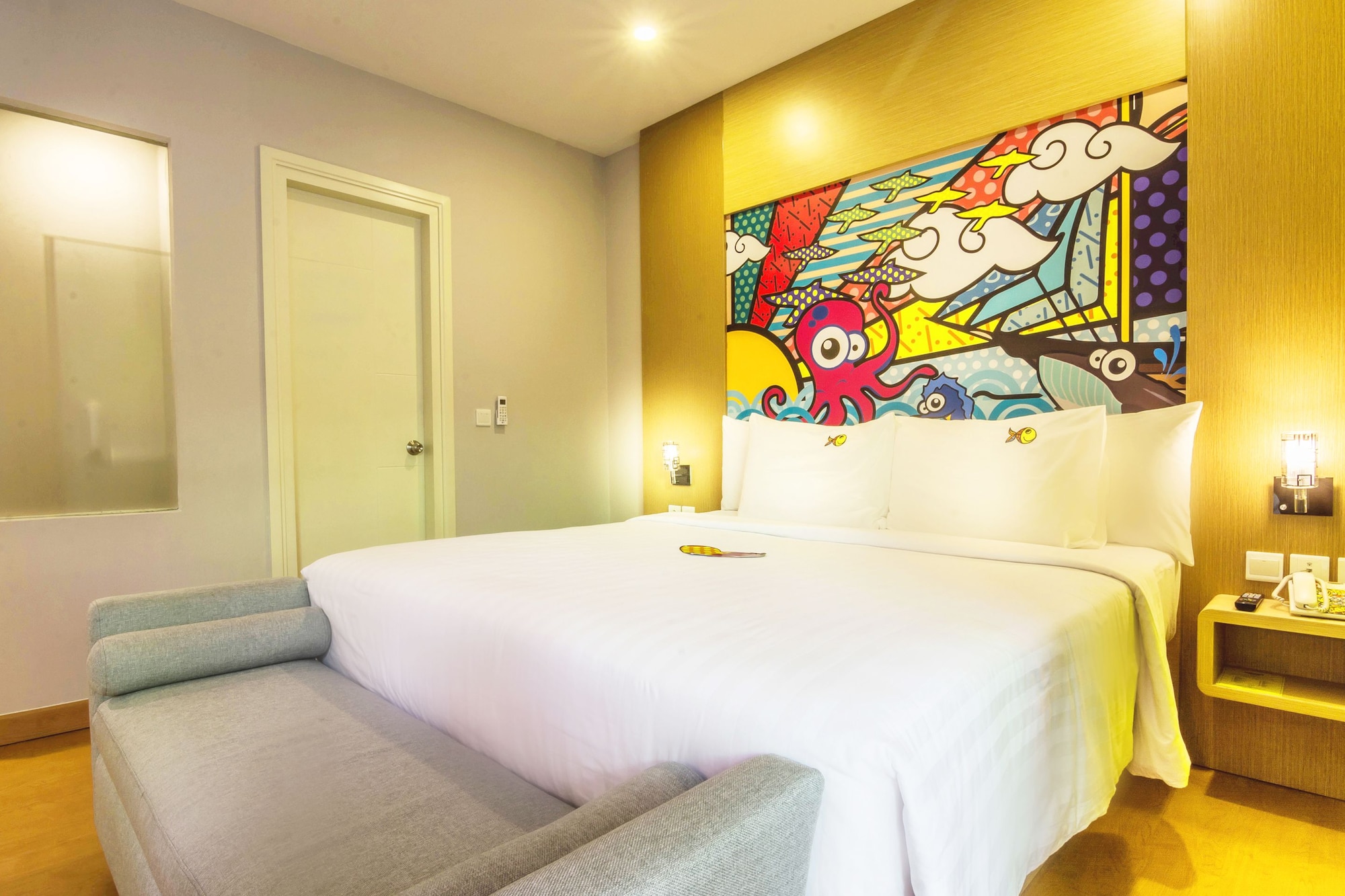 Warmth, Deluxe, King Bed، MaxOneHotels.com at Resort Makassar 2/4