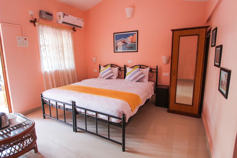 Room, Queen Bed, Palm View