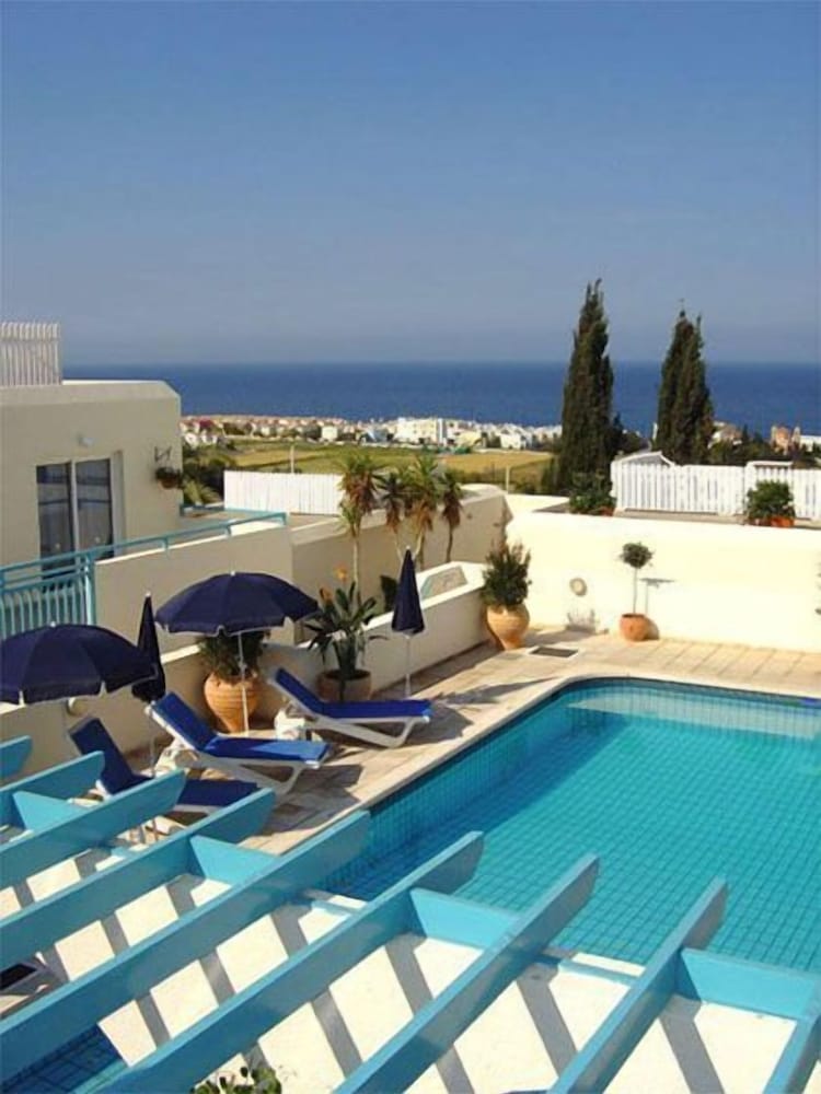 Sunny Hill Hotel Apartments 54/58