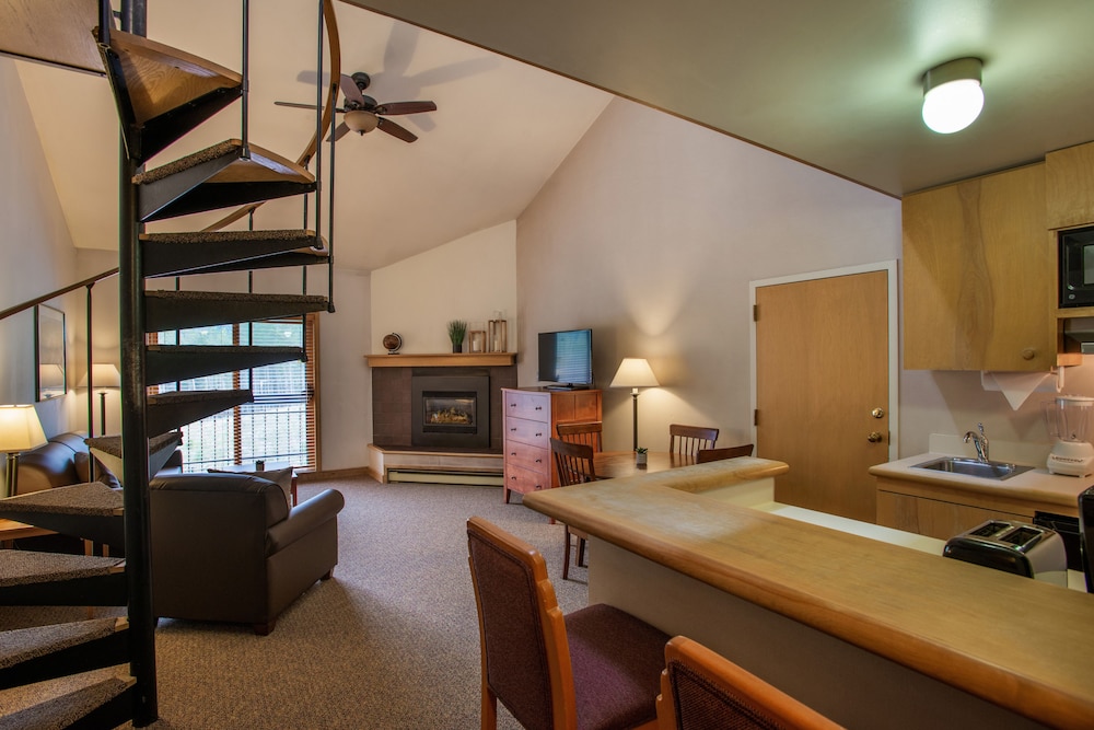 The Vintage Hotel 42/43