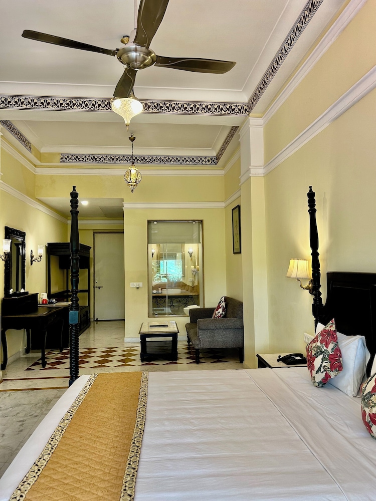 Umaid Lake Palace 18/50