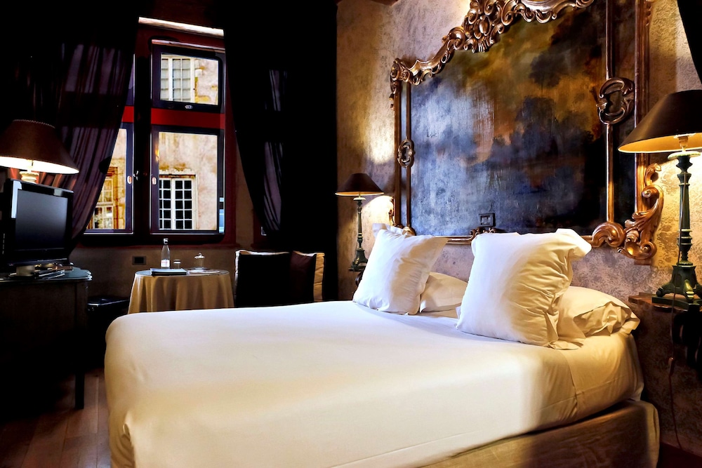 Cour des Loges Lyon, A Radisson Collection Hotel 30/79