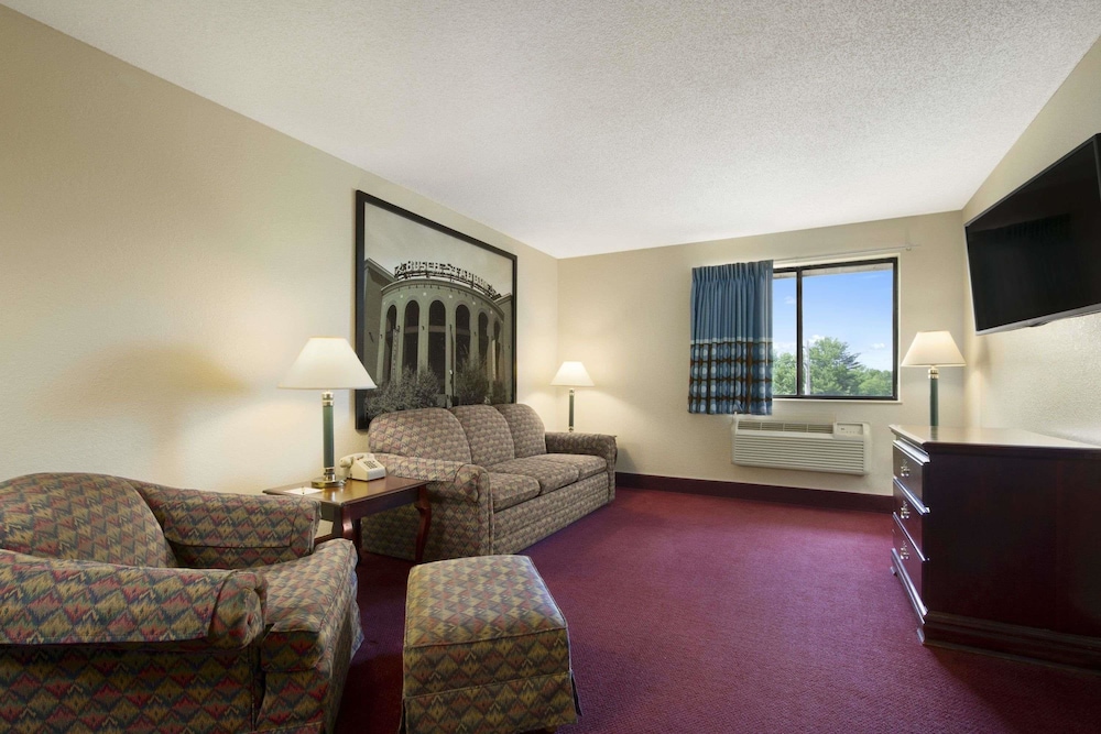 Super 8 by Wyndham Cuba 14/29
