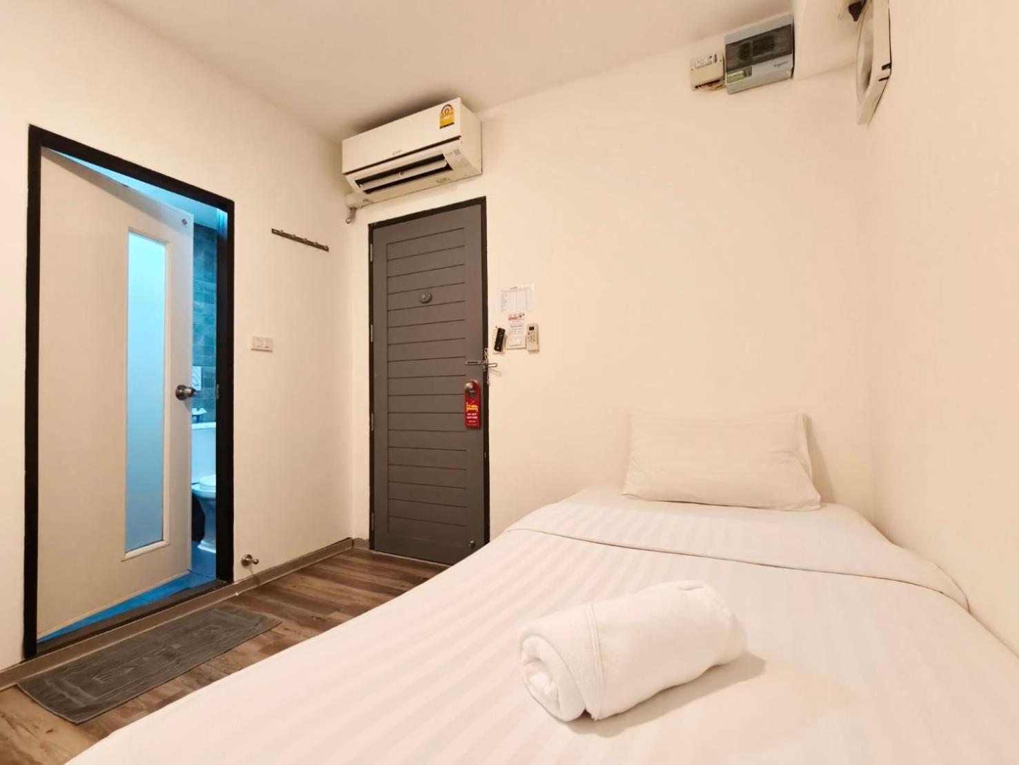 Superior, Twin Beds, No Window