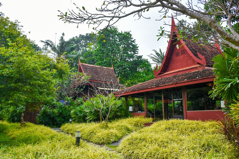 Sugar Hut Resort 70/74