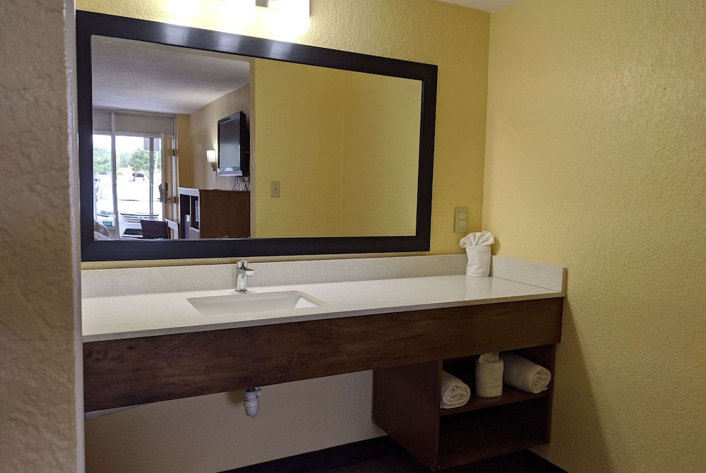 Days Inn By Wyndham Apopka Orlando 10/53