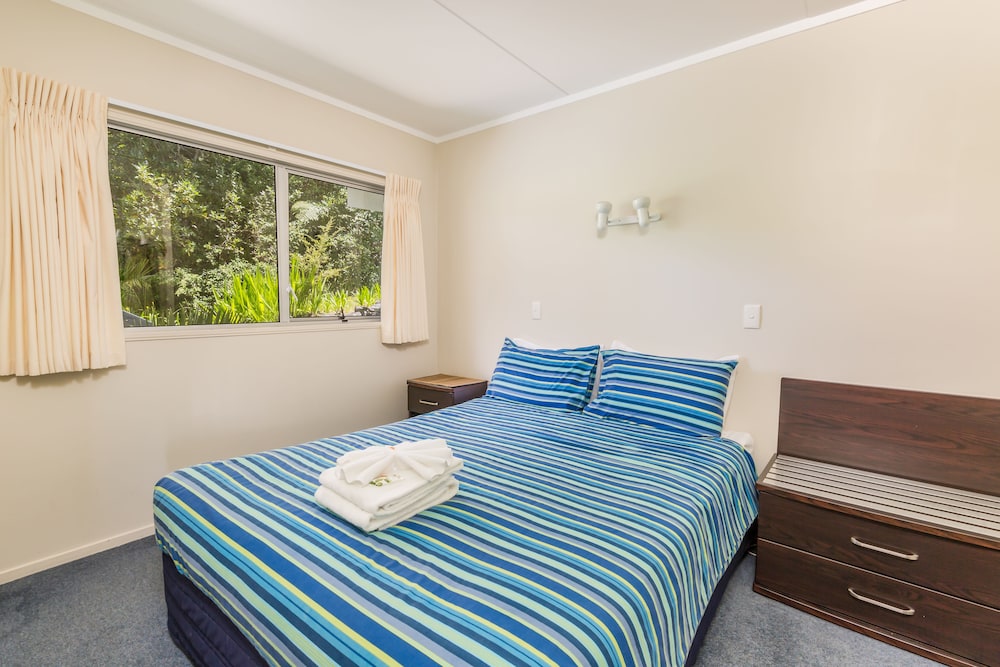 2 Bedrooms, Apartment, 1 Queen and 3 Single Beds, Garden Wing