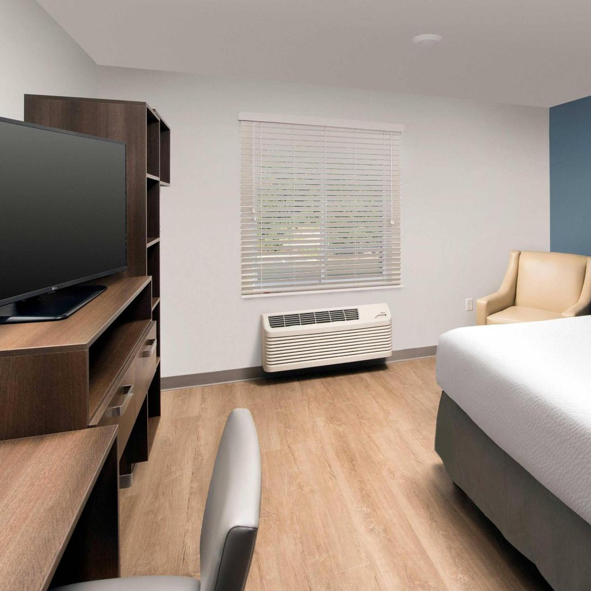 WoodSpring Suites Cleveland North 17/30