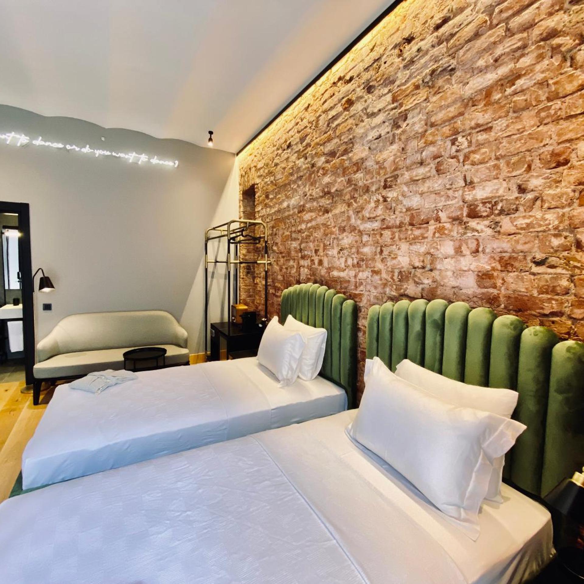 Superior, Single Bed, Street View