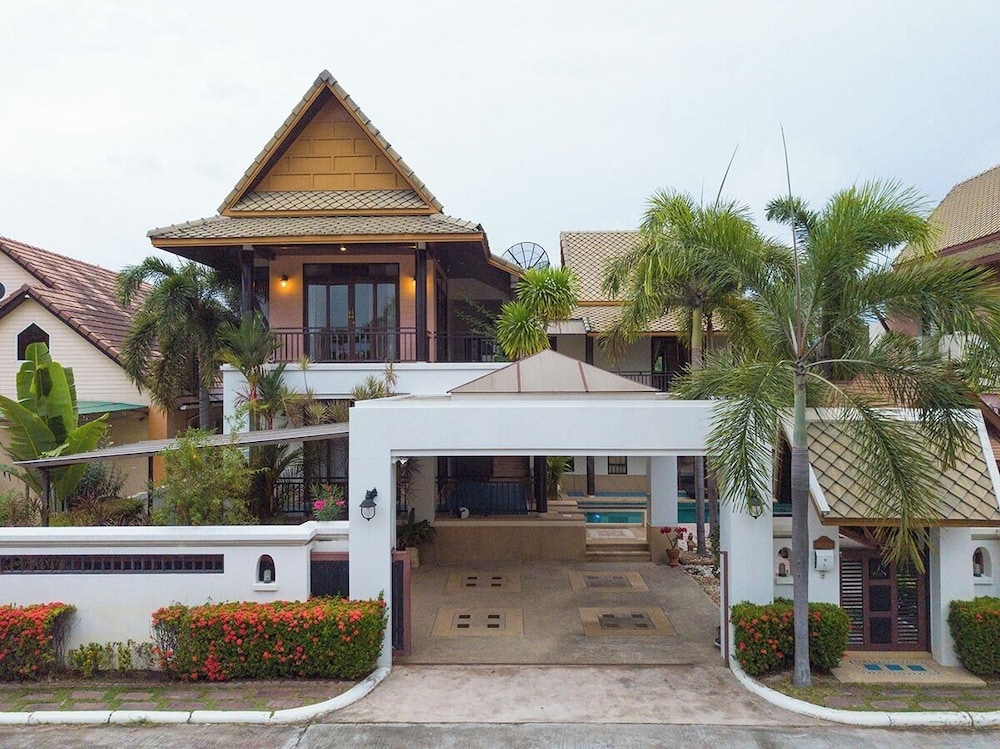 Punnapha Pool Villa Pattaya photo1