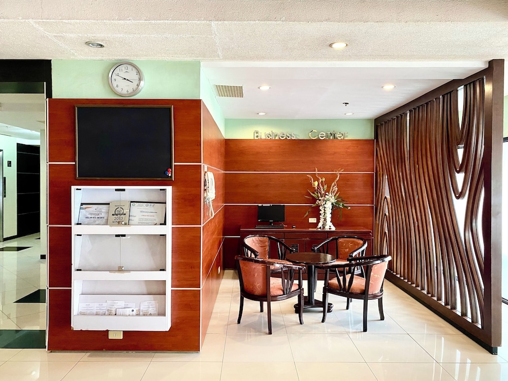 Circle Inn Hotel and Suites 53/63