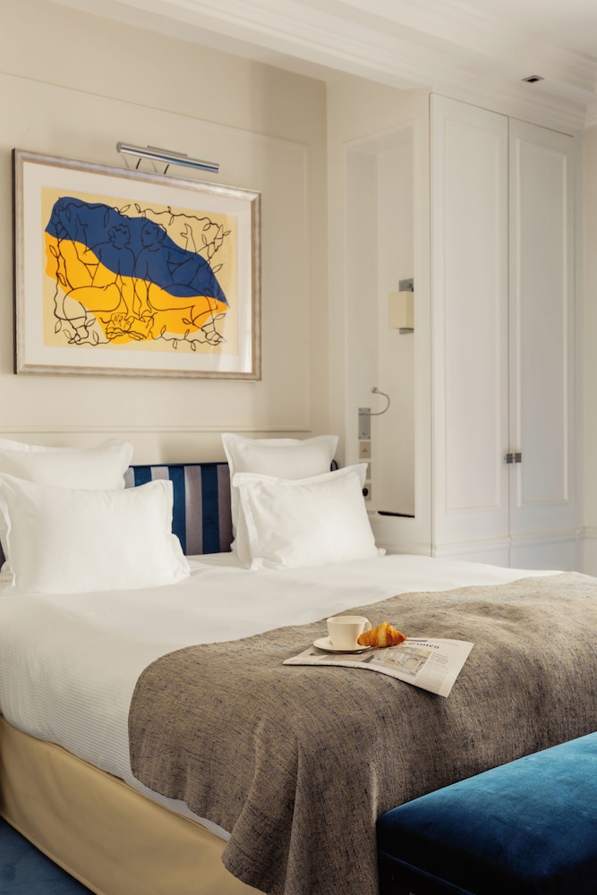 غرفة سوبيريور بسرير كينج، Le Burgundy Paris 3/5