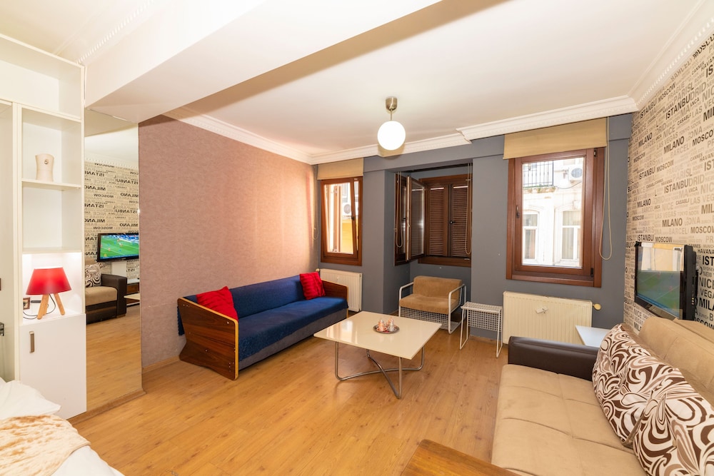 Opera House Hotel 50/64