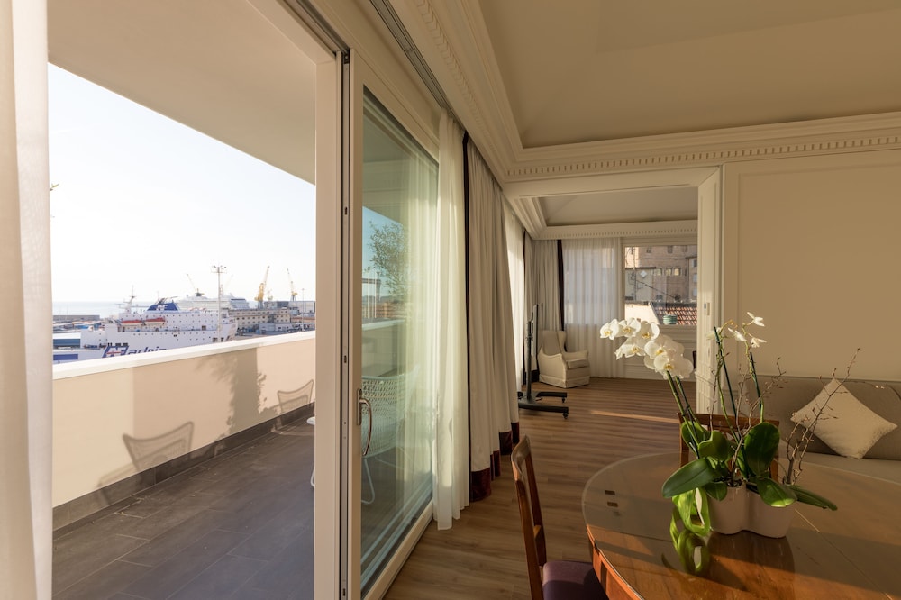 GRAND HOTEL PALACE 9/59