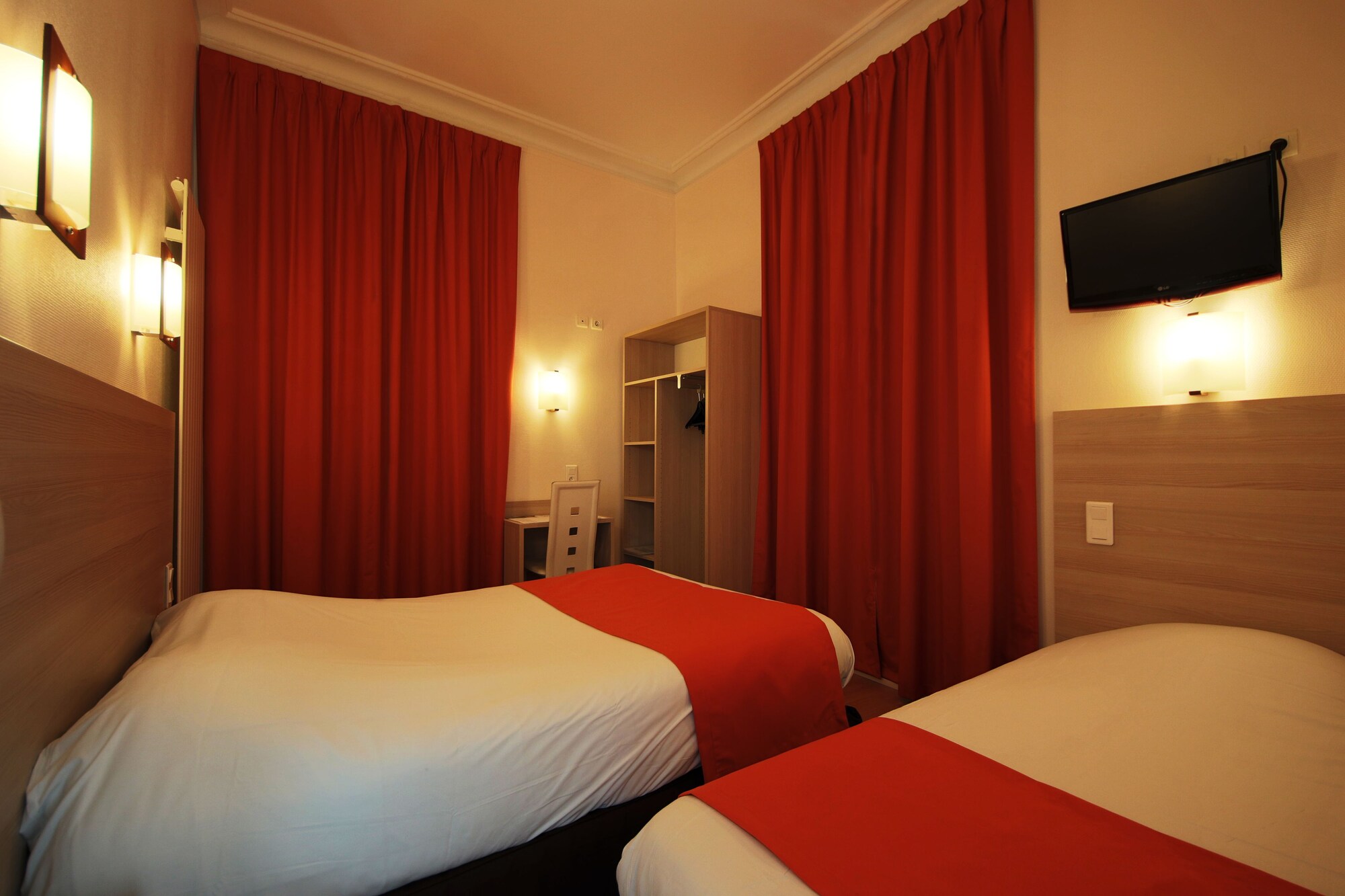 ROOM, TRIPLE