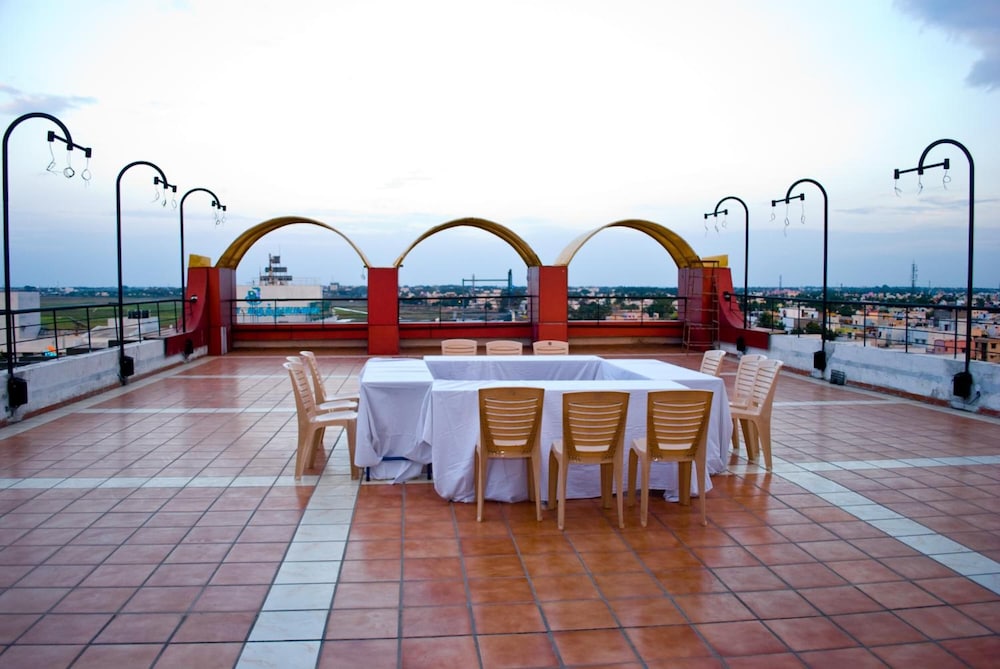 HOTEL RAJADHANE 51/53