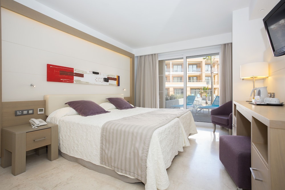 Swim Up, Deluxe, Twin Beds, Private Pool