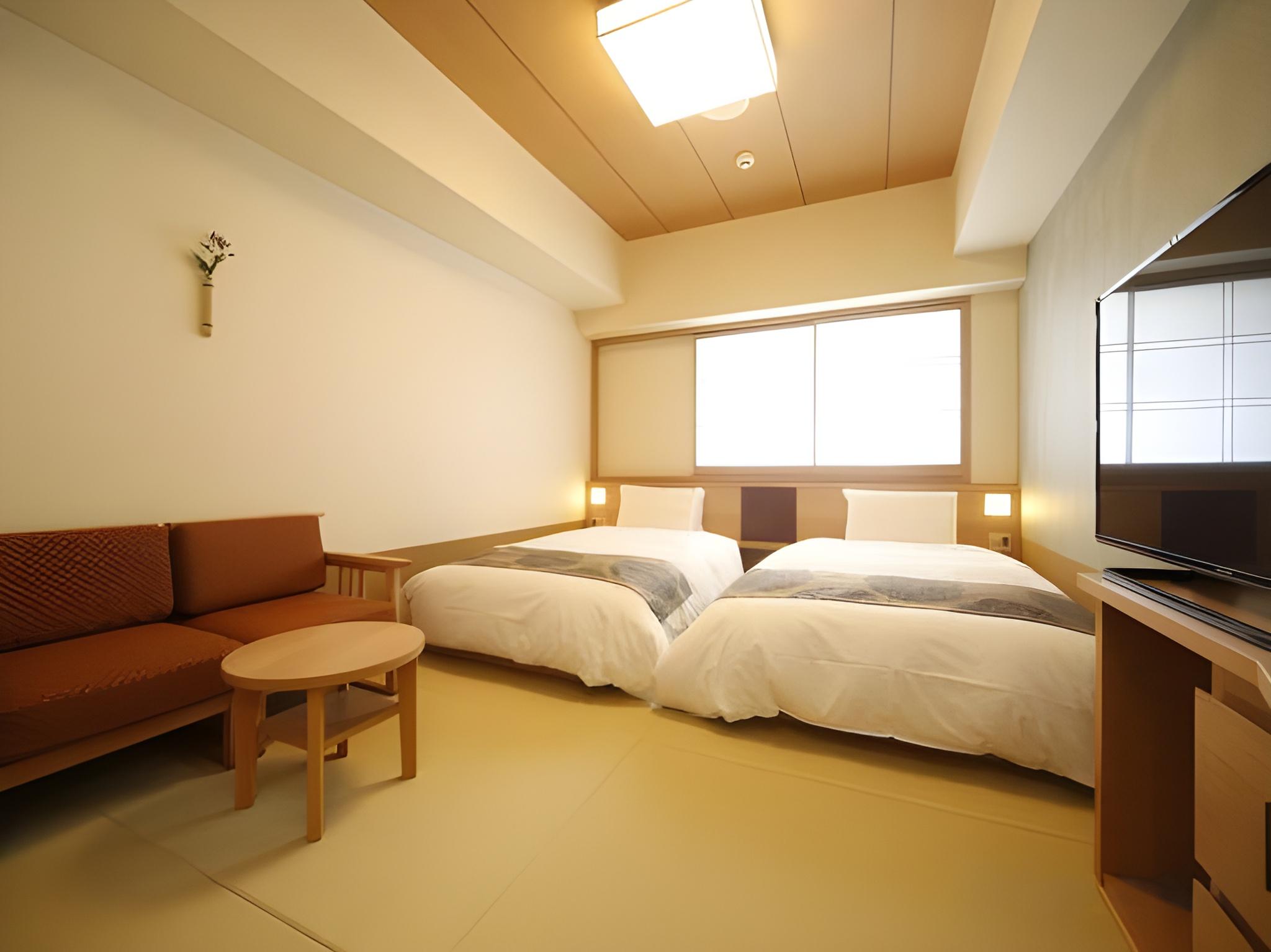 ADJOINING, 2 ROOMS, MODERATE, TWIN BEDS