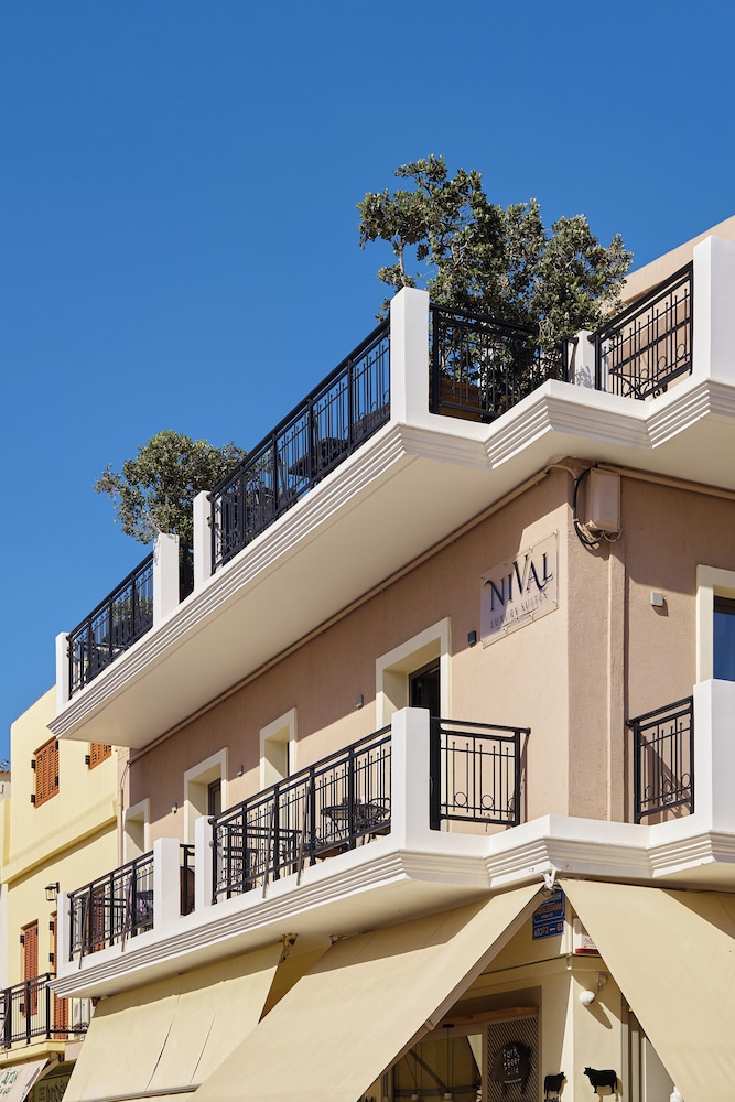 Nival Luxury Suites 3/50