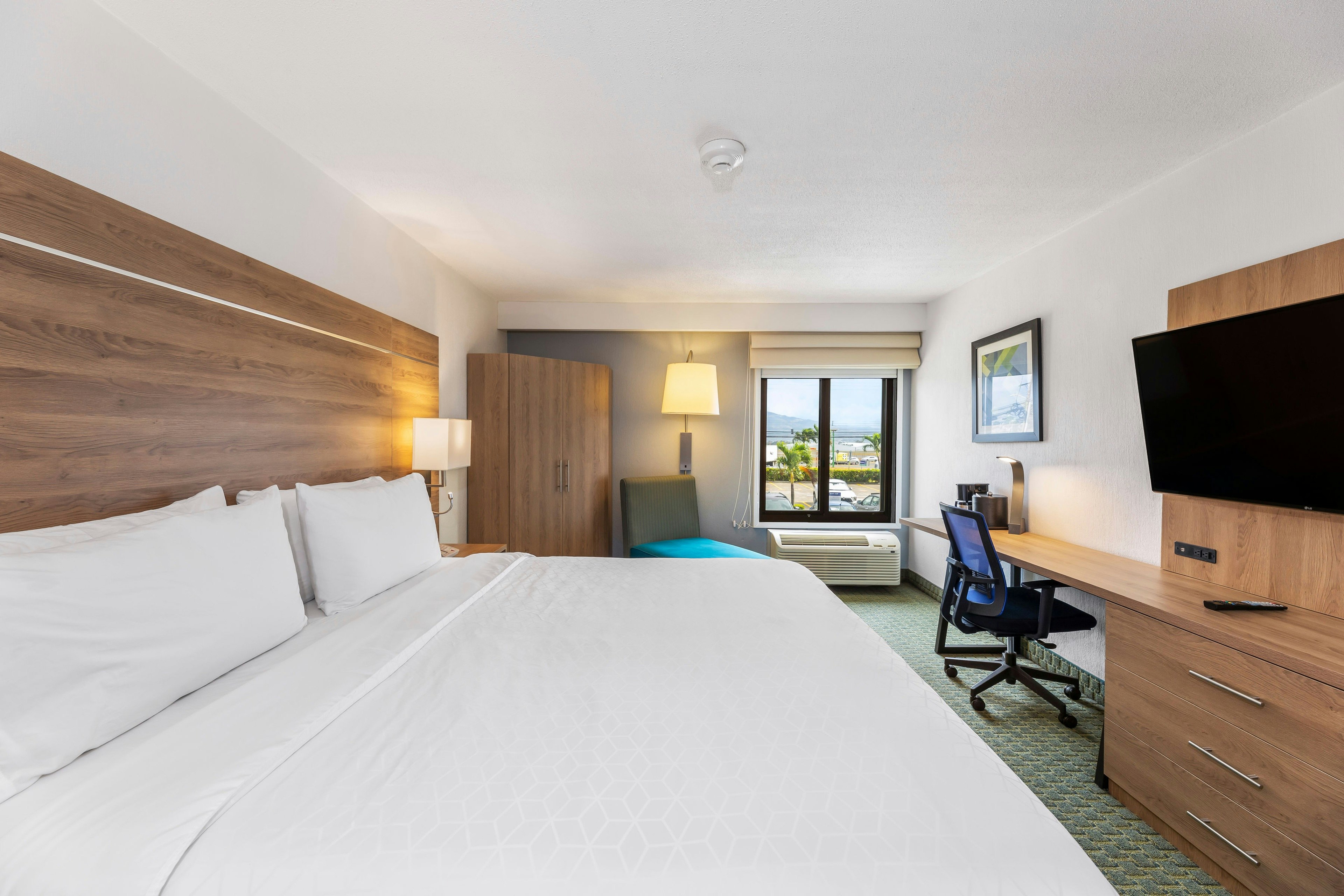 Room, King Bed, Pool View