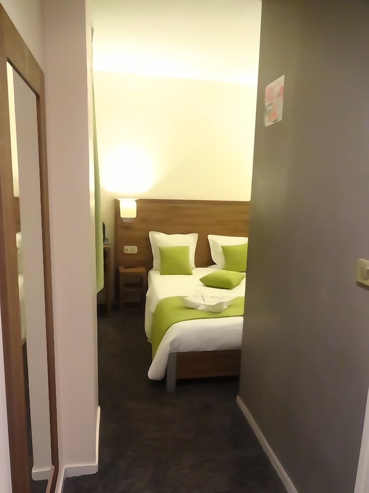 Hotel La Perle Montparnasse 13/33