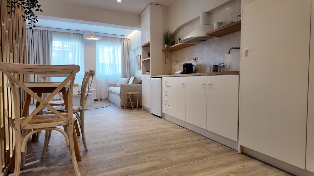 Euphoria Apartments 2/56