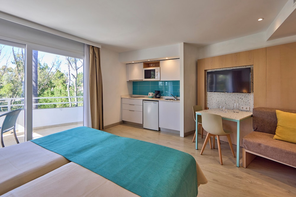 Universal Aparthotel Elisa 22/81