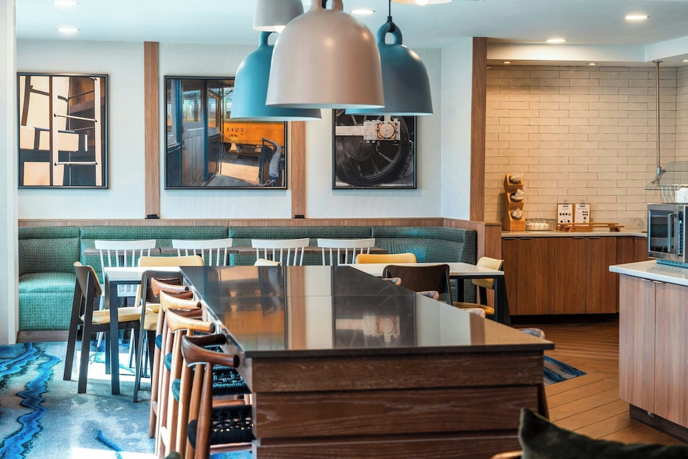 Fairfield Inn Suites by Marriott Atlanta Kennesaw 34/50