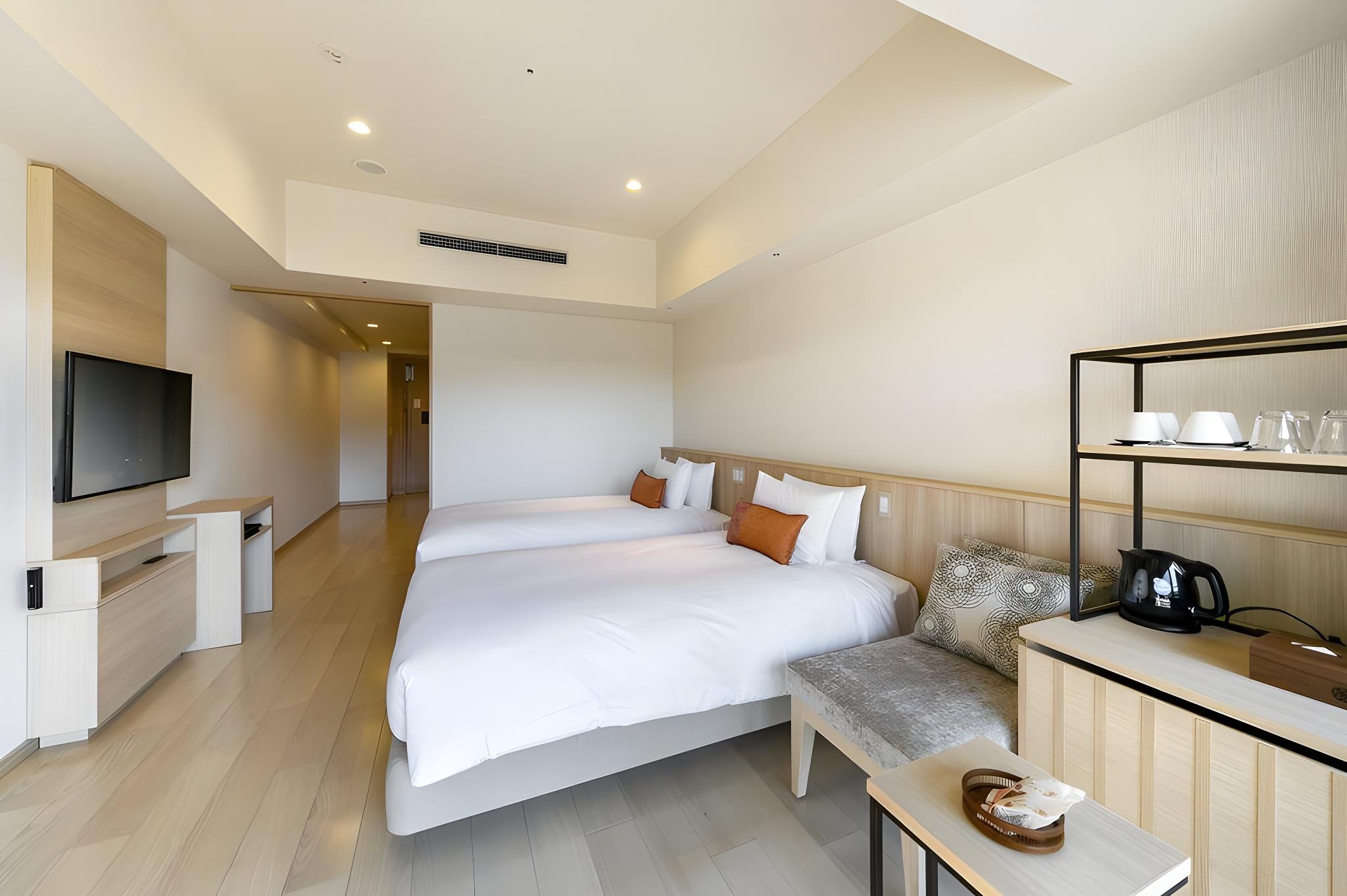 Universal, Twin Beds