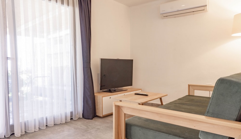Daphnis Hotel 36/46