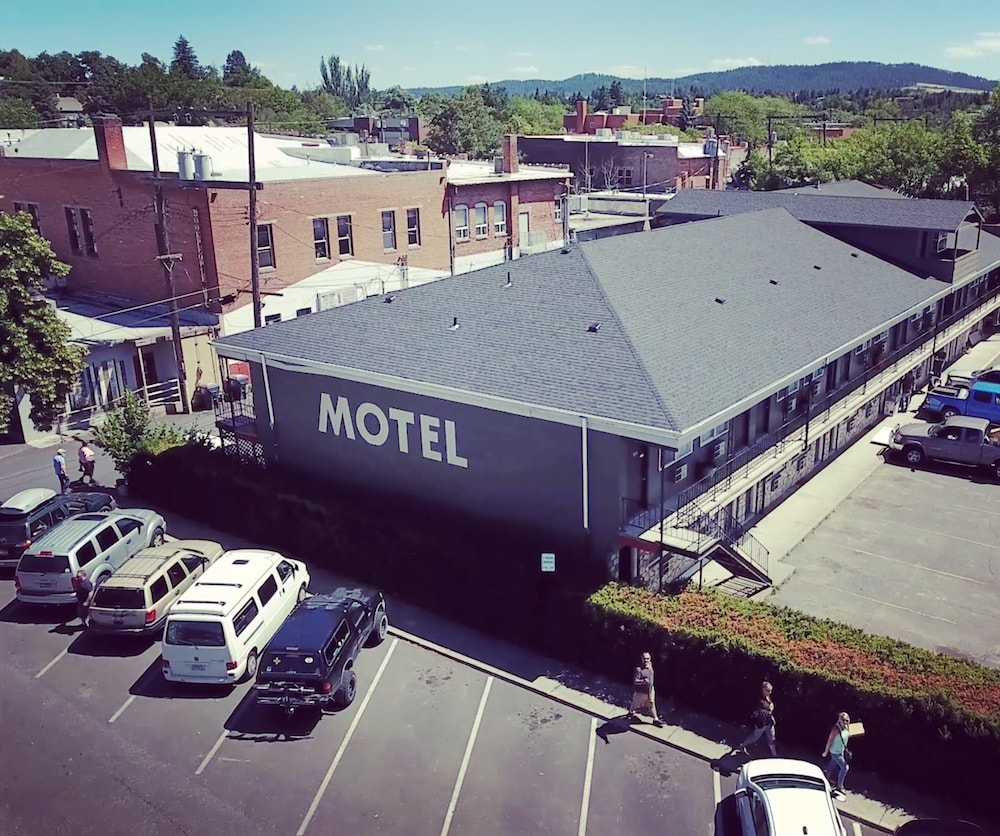 Monarch Motel 4/56