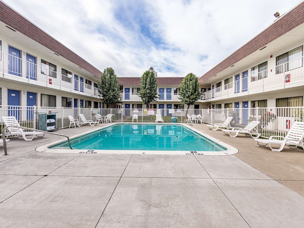 Motel6 Yreka, CA 54/62