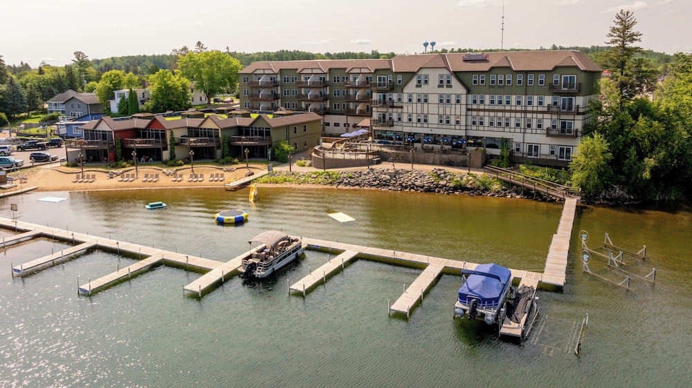 Chase On The Lake Resort Hotel 46/51